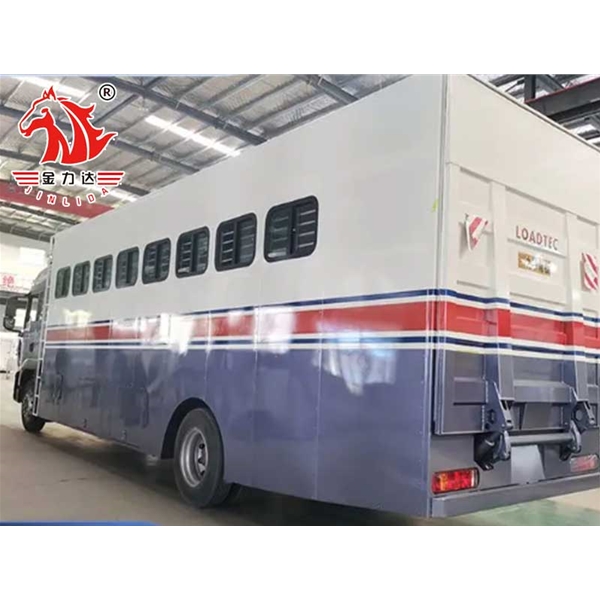 自行式运马车